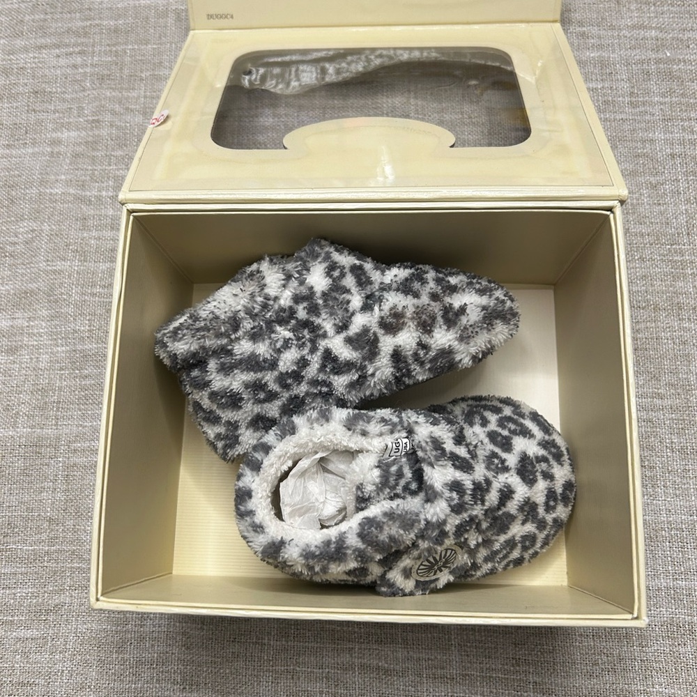 UGG Gray and Black Slippers Cozy Moccasin Design